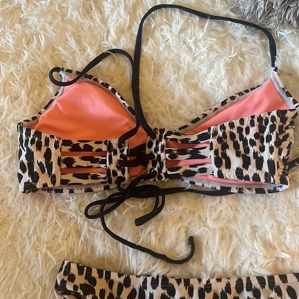 Bikini - Picture 4 of 8